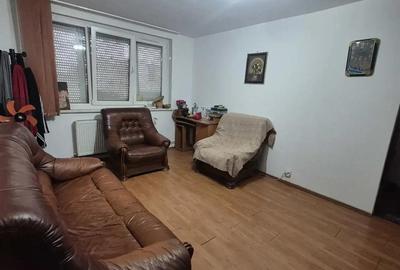 Apartament cu 3 camere decomandat în Berceni