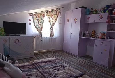 Casă cu 4 camere cu Teren 300 Mp în Central