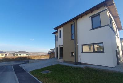 Casa individuala de inchiriat in Dezmir, strada privata - 2