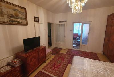 Casă cu 4 camere în Central - 1