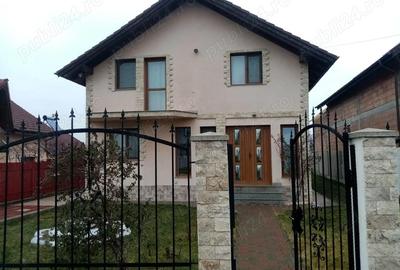 Casă cu Teren 750 Mp în Feldioara - 3