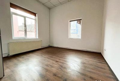 Casă cu 4 camere cu Canalizare în Central - 7
