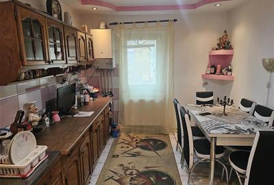 Apartament cu 3 camere decomandat, mobilat în Micro IV - 6