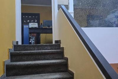 Casă cu Teren 380 Mp în Central - 2