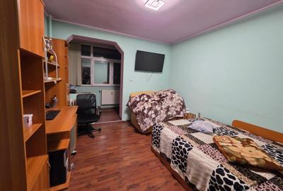 Apartament cu 3 camere semidecomandat, mobilat în Titan - 12