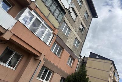 Apartament cu 3 camere decomandat în Central - 1