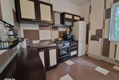 Apartament cu 3 camere, mobilat în Romană