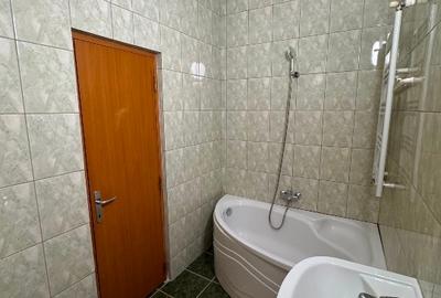 Propunem spre închiriere un apartament compus din 3 camere  pe Bulevardul Nicola - 4