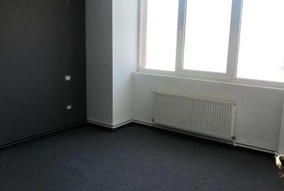 Spațiu comercial, de 92 mp, în Central - 3