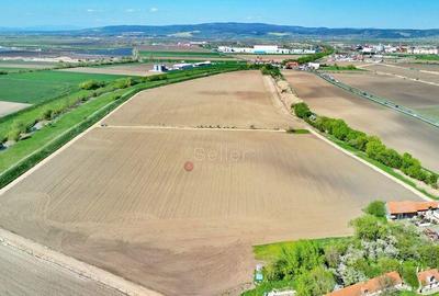 Teren de 126800 mp, în Stupini