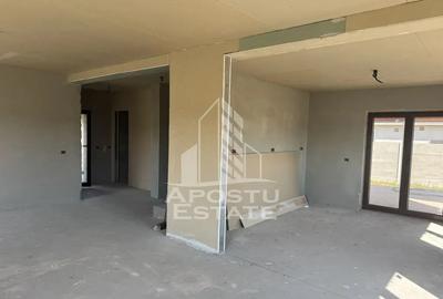 Casă cu 5 camere cu Canalizare în Ghiroda