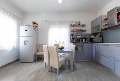 Casă cu 8 camere în Titulescu - 6