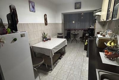 Apartament cu 3 camere decomandat în Traian - 1