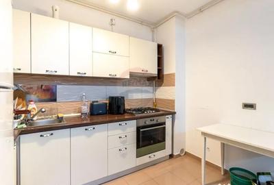 Apartament cu 3 camere decomandat, mobilat în Tractorul - 2