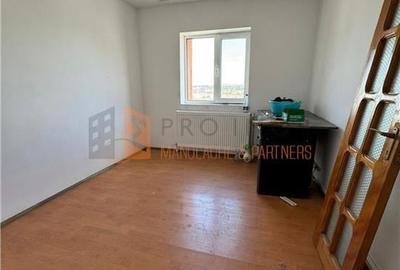 Apartament 3 camere cf1 decomandat zona Micro 3 - 2