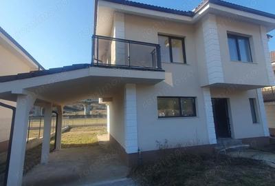 Casă cu Teren 400 Mp în Luna - 2