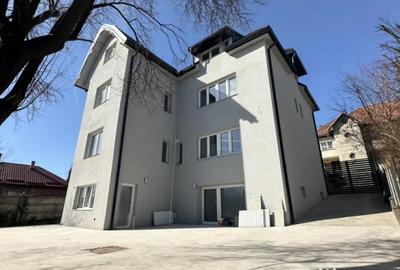 Casă cu 12 camere cu Teren 380 Mp în Orașul Vechi