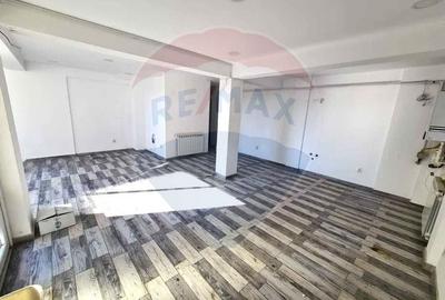 Spațiu comercial, 46 mp în Haliu