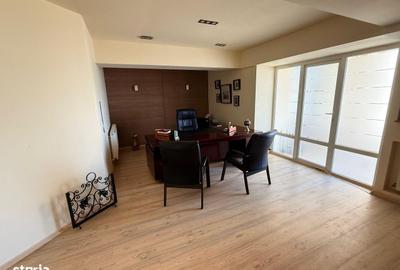 Spațiu comercial, de 266 mp, în Central - 3