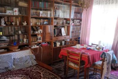 Apartament 3 camere, decomandat, 1 Mai vizavi de Spitalul Nr - 8