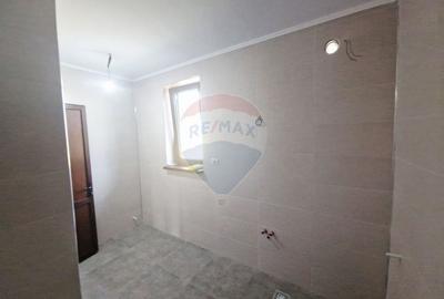 Oaza de liniste: casa cu livada si teren generos - Girov - 12