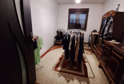 Apartament cu 4 camere semidecomandat, mobilat în Circumvalațiunii - 11