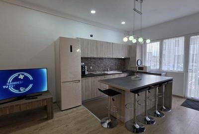 Apartament cu 2 camere decomandat în Tractorul