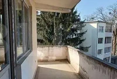 Apartament cu 4 camere decomandat în Central - 2