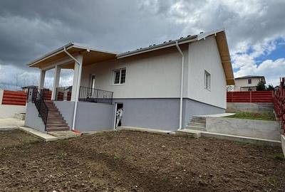 Casă cu 4 camere cu Teren 500 Mp în Podu Roș - 6