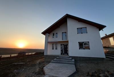 Casă individuală cu 5 camere cu Teren 756 Mp în Central - 1