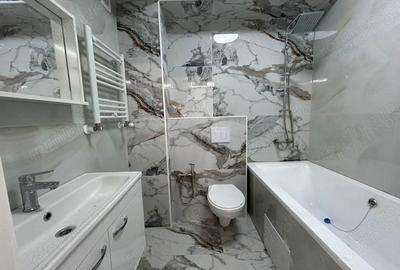 Apartament cu 3 camere decomandat în P-ța Victoriei