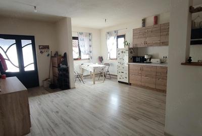 Casă cu 3 camere cu Teren 800 Mp în Central - 2