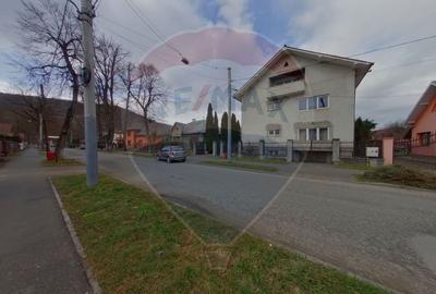 Casă cu 10 camere cu Teren 818 Mp în Central - 1