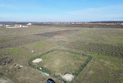Teren Construcții intravilan de 662 mp, în Nord - 3