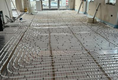 Spatiu comercial NOU, vitrat cu vad la strada principala D-na Stanca - 11