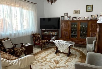 Casă cu 6 camere în Casa de Cultură - 7