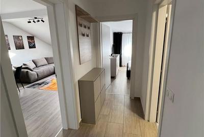 Apartament cu 3 camere decomandat, mobilat în Tractorul - 10