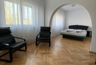 Apartament cu 3 camere decomandat în Trivale - 2