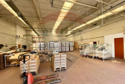 Spațiu comercial, de 1,000 mp, în Central - 4