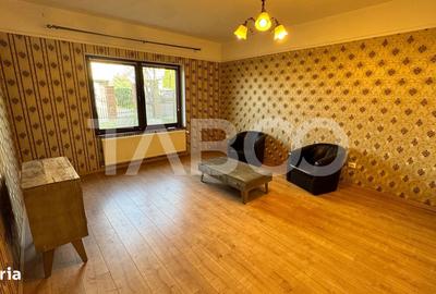 Apartament cu 3 camere semidecomandat, mobilat în Tilișca - 4