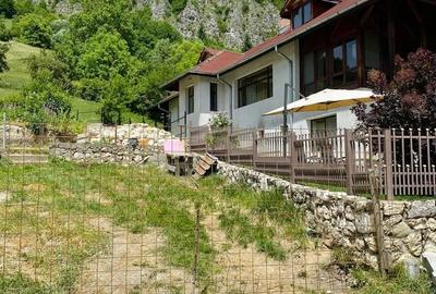 Casă cu 5 camere cu Teren 500 Mp în Central