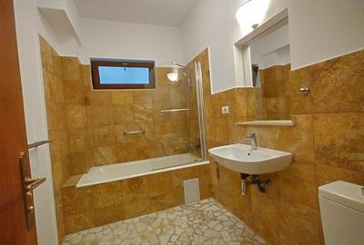 Apartament cu 3 camere decomandat în Capitale - 13