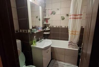 Apartament cu 4 camere semidecomandat în Tractorul - 6