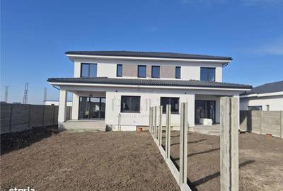 Casă cu 4 camere în Moșnița Nouă