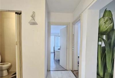 Apartament cu 4 camere semidecomandat în 7 Noiembrie - 2