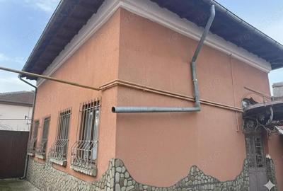 Casă cu 3 camere cu Teren 200 Mp în Central - 2