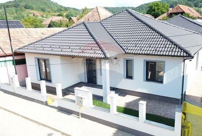 Casa de vanzare noua construita in 2025 - 2