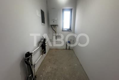 Casă individuală cu 4 camere cu Canalizare în Cristian - 9