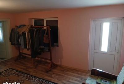 Casă cu 4 camere cu Teren 150 Mp în Vadu Crișului - 1