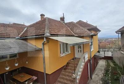 CASA CU VEDERE CATRE CASTELUL CORVINILOR EXCLUSIVITATE BLITZ COMISION 0% - 8